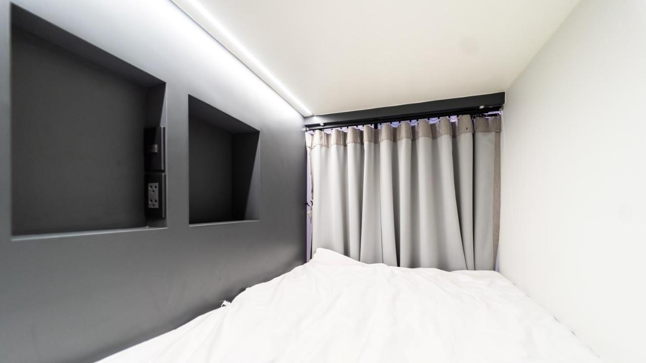 Pier 808 Hostel Bangkok Ngoại thất bức ảnh